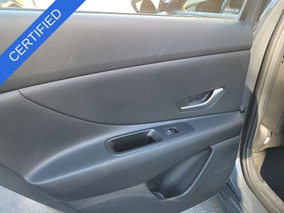 2024 Hyundai ELANTRA SE