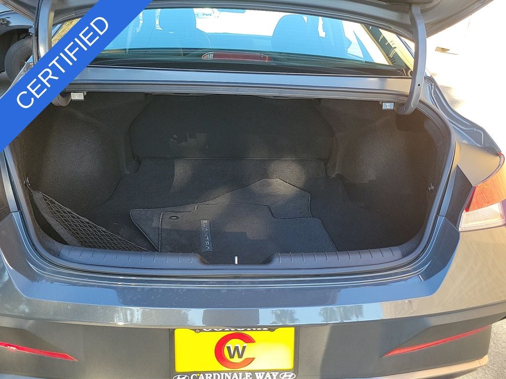 2024 Hyundai ELANTRA SE