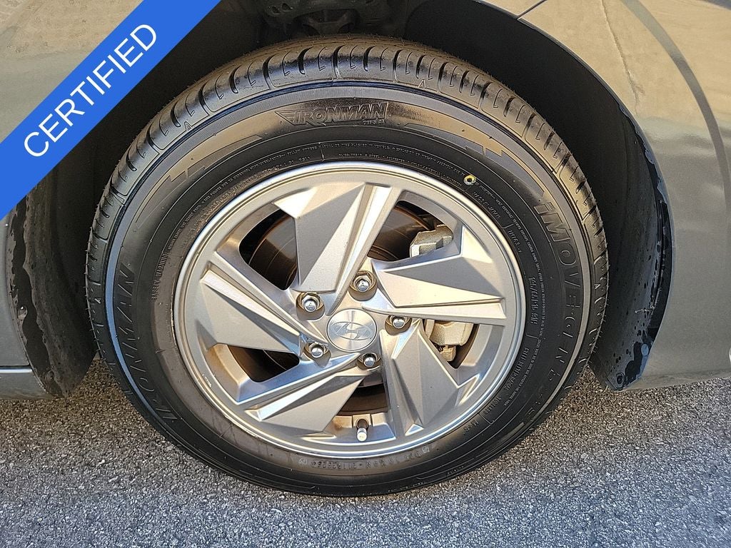 2024 Hyundai ELANTRA SE