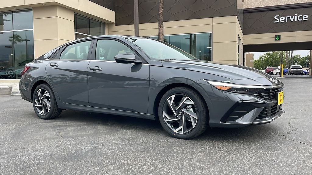 2025 Hyundai ELANTRA Limited