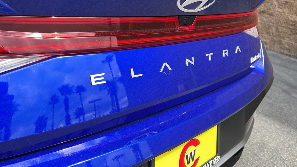 2025 Hyundai ELANTRA Limited