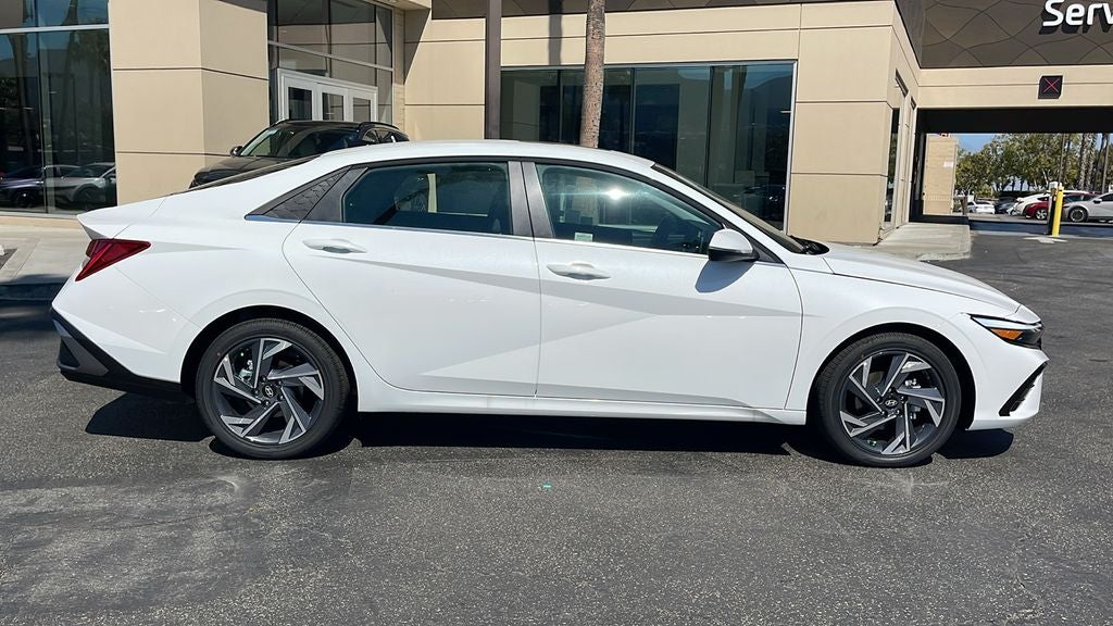 2025 Hyundai ELANTRA Limited