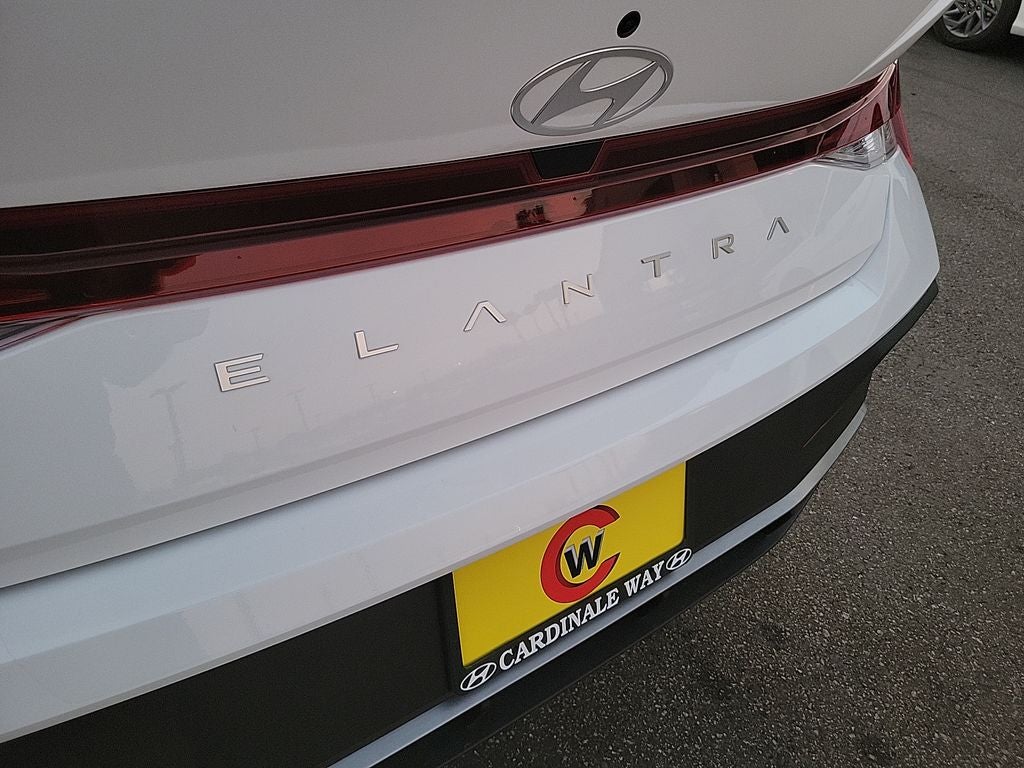 2026 Hyundai ELANTRA SE